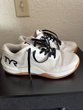 TYR cxt-2 elite carbon trainers (size 9, fits a true size 8 best)